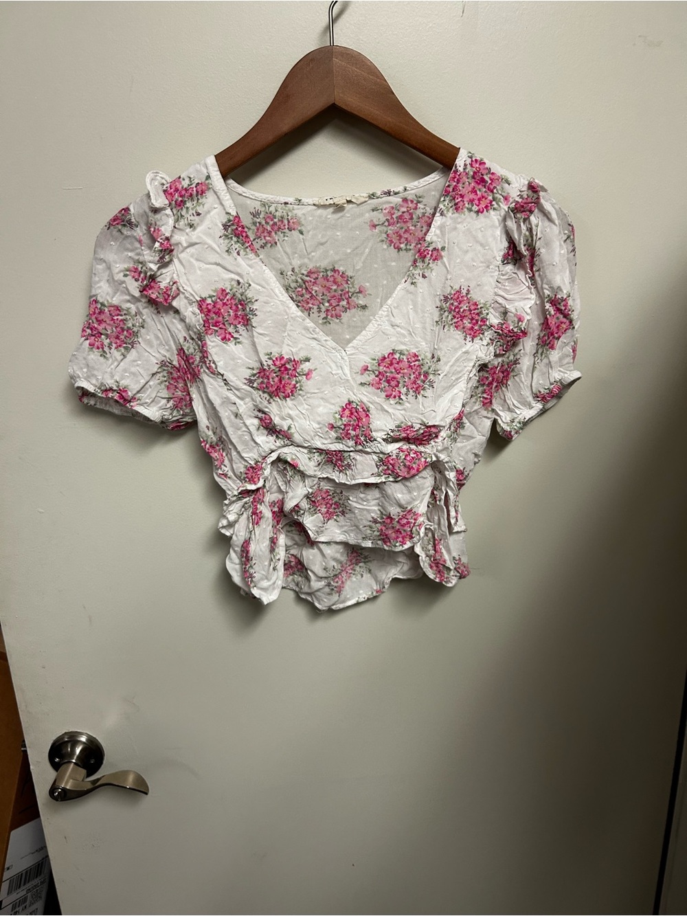 Promesa White V-Neck Floral Ruffle Crop Top - Pink Floral